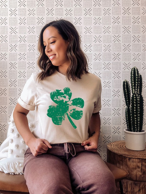 Retro Clover Graphic Tee T-Shirt PLUS